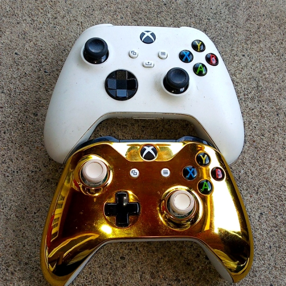 Xbox Wireless Controller Set - White and Gold